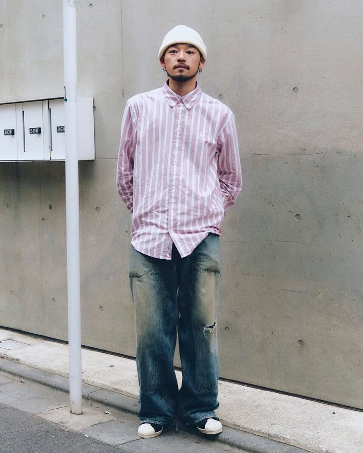 【30代スナップ＠原宿】ピンクのストライプシャツを上品に着こなして