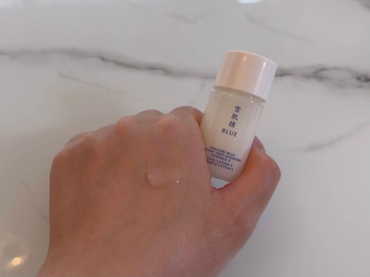 雪肌精 BLUE 「ディープ ハイドレイティング エッセンス リキッド Ⅱ」