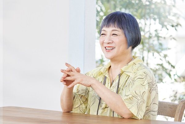 【ちょっとの青み】おしゃれグレイヘア実例