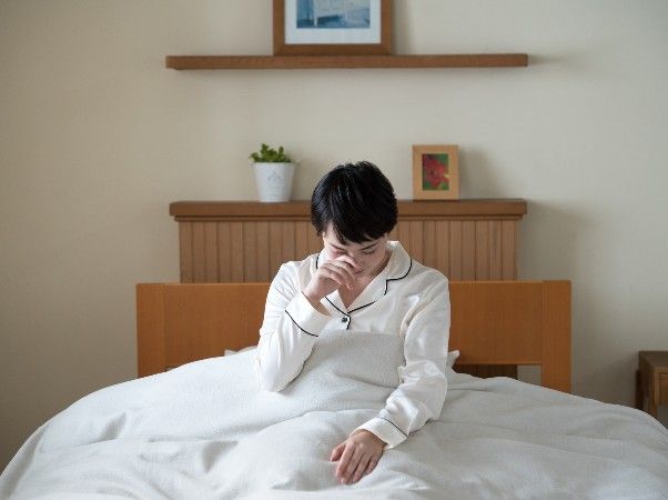 睡眠不足だと太るって本当？