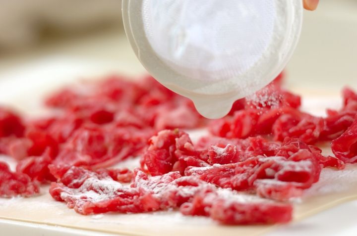 牛肉とトマトの中華炒めの下準備1