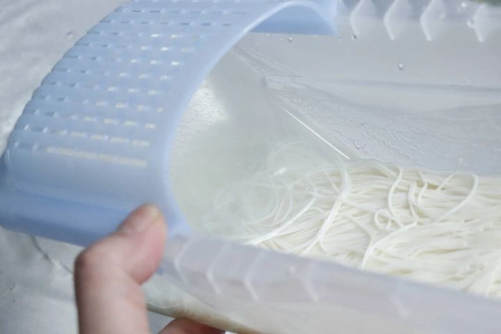 ダイソー 電子レンジ調理器（麺類用） 使用例