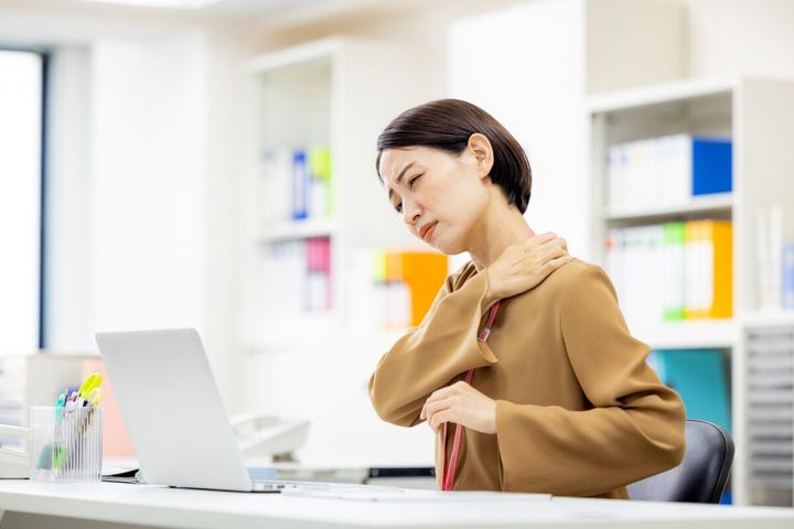 職場でできる簡単ストレッチ術とは？（画像はイメージ）
