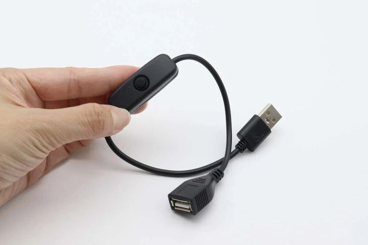 ダイソーのスイッチ付USBケーブルの端子のタイプ