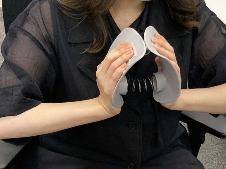 ダイソー 内転筋トレーニング器 使用例 手