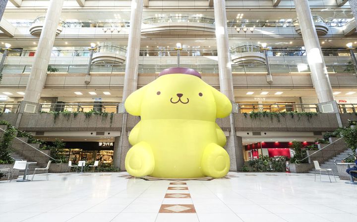 ポムポムプリンの巨大バルーン