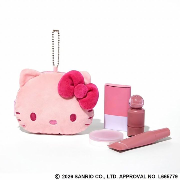 ハローキティぬいぐるみポーチ（画像出典：Amazon）