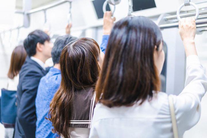 電車の中でもできる！ 骨盤底筋トレーニング。