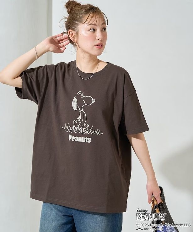 「前後1コマプリント半袖Tシャツ(ブラウン)」(4994円)