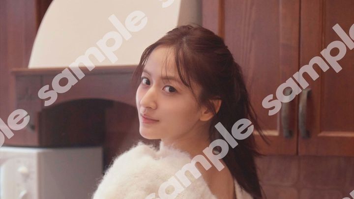 乃木坂46 金川紗耶1st写真集『好きのグラデーション』5月25日YouTube生配信特典：本誌未公開カットカード 撮影：三宮幹史 width=