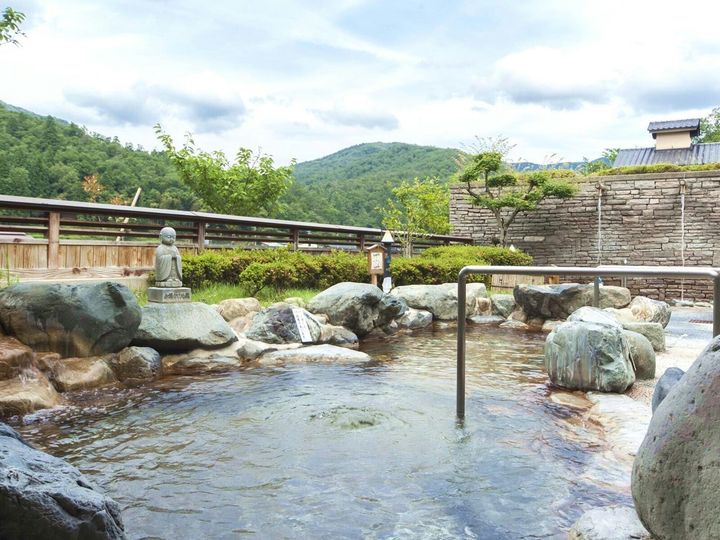 鹿児島県在住・32歳男性に調査した、「泊まってよかったホテル」を紹介します。今回取り上げるのは、兵庫県の「ホテルシルク温泉やまびこ」です。（画像出典：楽天トラベル）