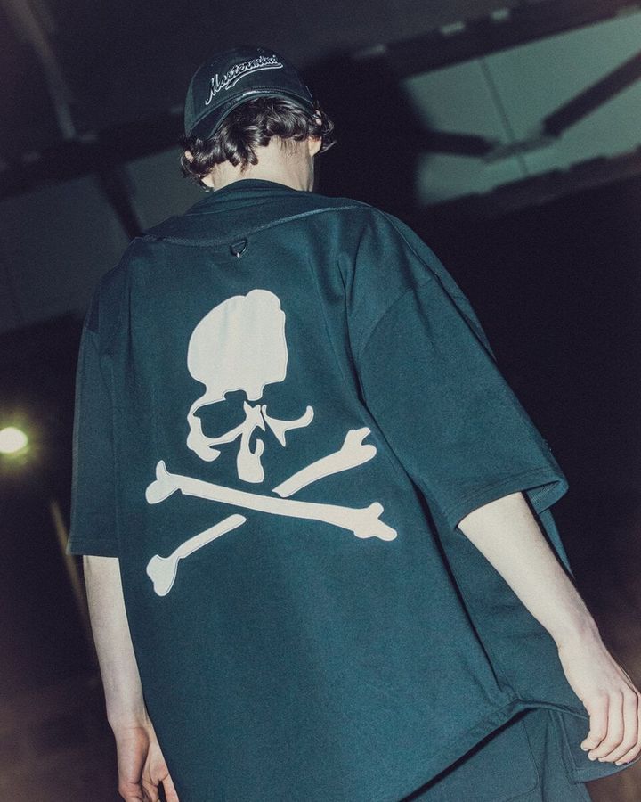 今回のコレクションでは、両社のコラボレーションで初登場となる「Heavyweight Cotton Baseball Shirt」と「Heavyweight Cotton Short Pants」のセットアップを筆頭に、例年以上にカジュアルテイストを強調したラインアップを展開。ヘッドウェアでは「9FORTY A-Frame Trucker」が初登場となっている。