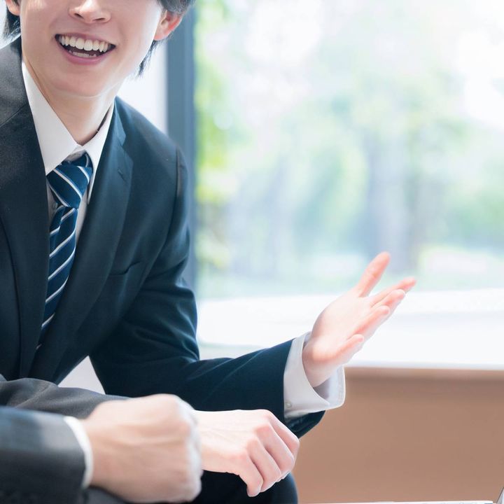話す人