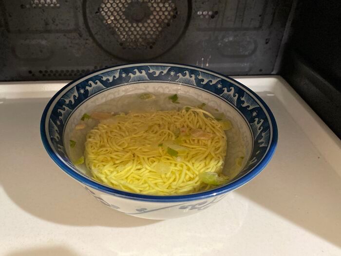 お湯を沸かさない『袋麺』の作り方！カップ麺でも試してみた→“ラクすぎて戻れない”結果に…
