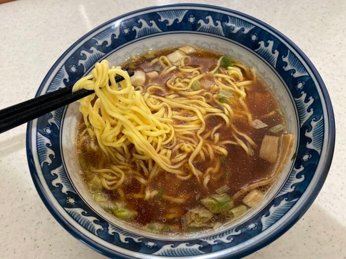 お湯を沸かさない『袋麺』の作り方！カップ麺でも試してみた→“ラクすぎて戻れない”結果に…