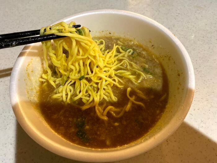 お湯を沸かさない『袋麺』の作り方！カップ麺でも試してみた→“ラクすぎて戻れない”結果に…