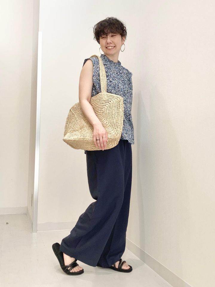 夏らしい素材感で季節感のあるおしゃれコーデに 出典：StyleHint