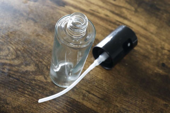 セリアのオイルスプレー 100mLを開ける