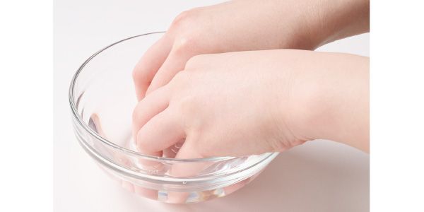 40度くらいのお湯で指先をふやかす