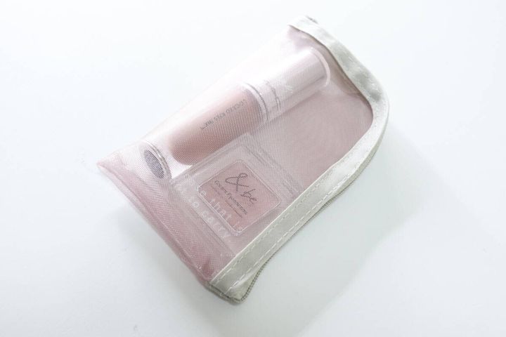 セリアのメイクお直しポーチ スリムの使用例