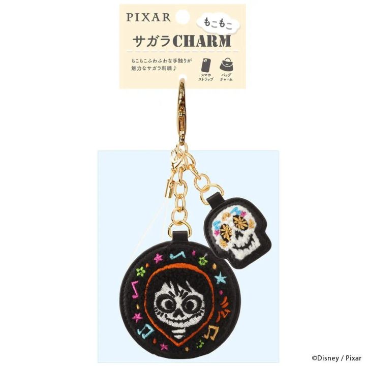 ミゲルのサガラチャームをバッグに取り付けた使用イメージ
