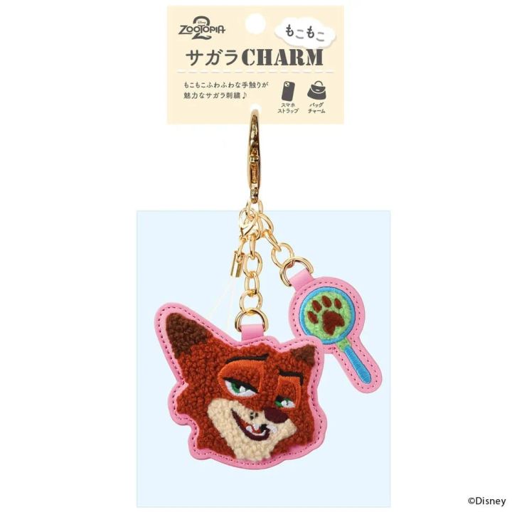 ニックのサガラチャームをバッグに取り付けた使用イメージ