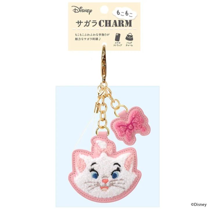 ディズニーマリーのサガラチャームをバッグに取り付けた使用イメージ