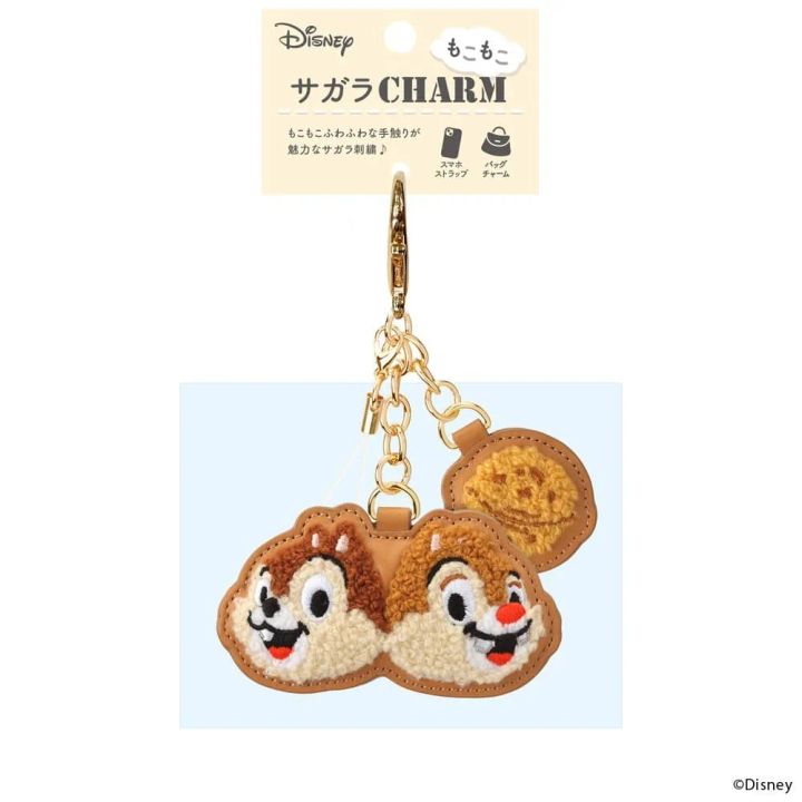 チップ＆デールのサガラチャームをバッグに取り付けた使用イメージ