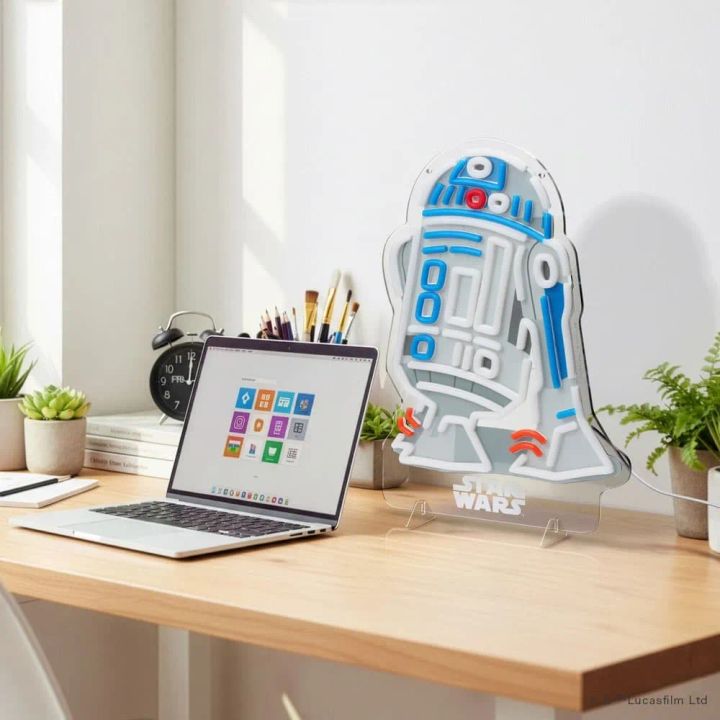 R2-D2のLEDネオンライト点灯時の全体像