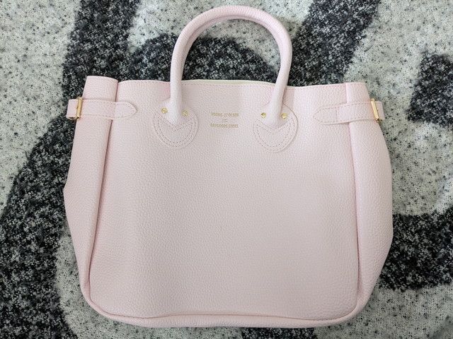 YOUNG & OLSEN The DRYGOODS STOREのピンクのベルテッドトートバッグ正面。日本の桜を思わせるやわらかいピンクカラー