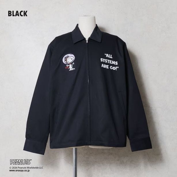 アストロノーツのフロント。右胸の小さな宇宙服スヌーピーと、左胸の「ALL SYSTEMS ARE GO!」(準備万端！)の文字がワンポイントに