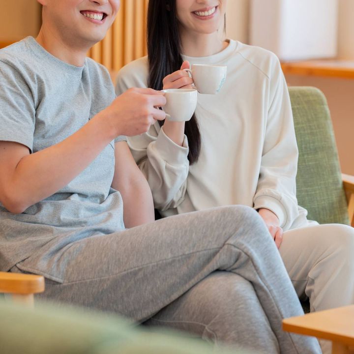 くつろぐ人