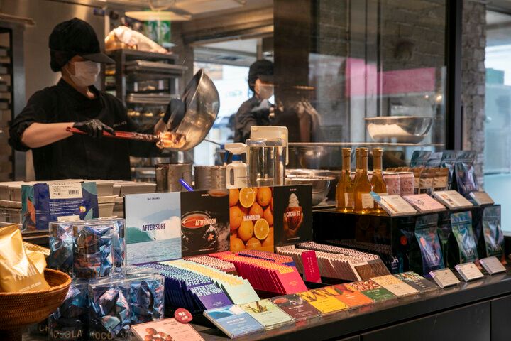 歴史を刻む旧銀行の建物でカカオの芳醇な香りに包まれる。鎌倉「CHOCOLATE BANK」