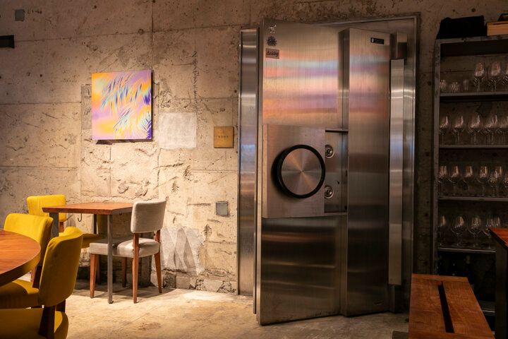 歴史を刻む旧銀行の建物でカカオの芳醇な香りに包まれる。鎌倉「CHOCOLATE BANK」
