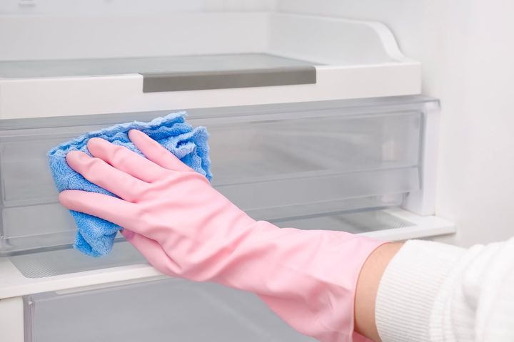 冷蔵庫の掃除の際に使ってはいけない洗剤は？（画像はイメージ）