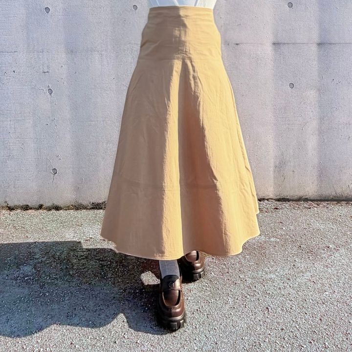ユニクロのスタイルが良く見える「最強スカート」