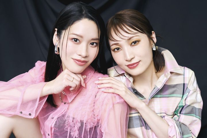 （左から）和希そら、望海風斗 クランクイン！ 写真：上野留加 width=