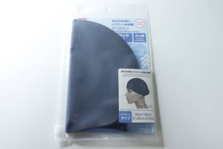 ダイソーのシリコーン水泳帽のパッケージ