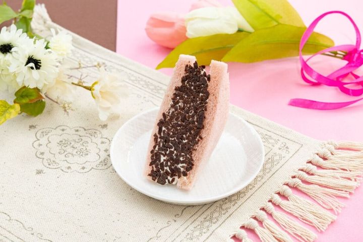 セブンイレブンのチョコチップ＆ホイップのビジュアル
