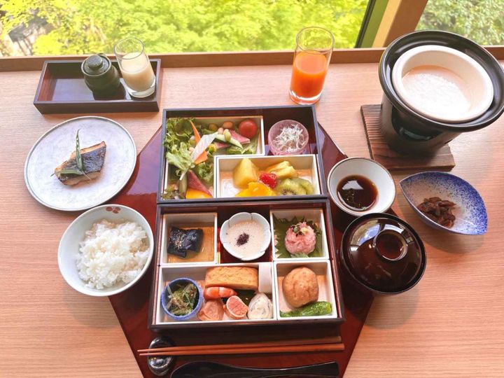 お米は小田原産のはるみ米。ねっとりとした甘い粘りが特徴。