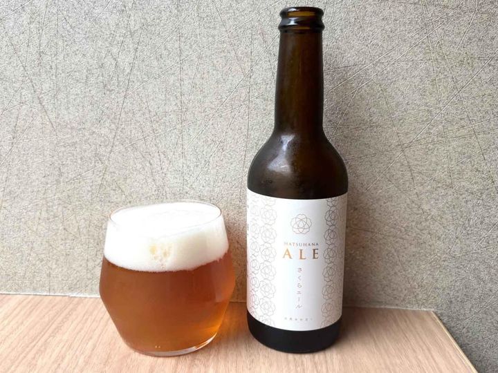 はつはなオリジナルビール「さくらエール」。さわやかな桜の香りで湯上りにぴったり！