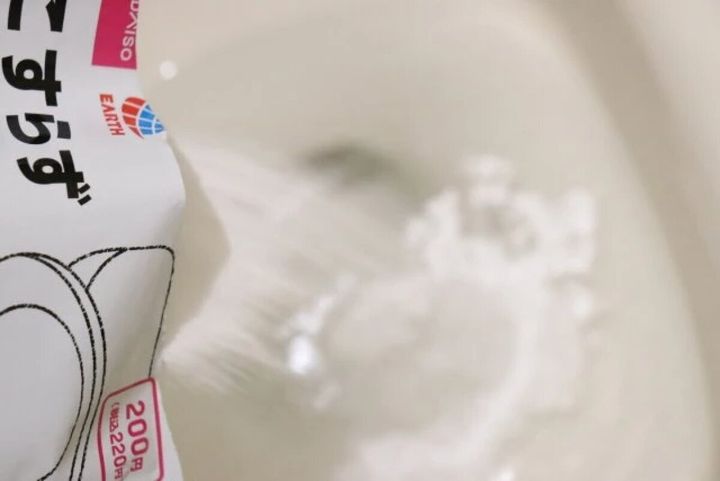 ダイソーの水洗トイレ用洗浄剤の使用例