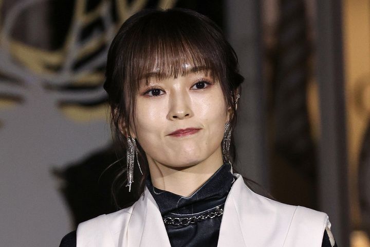 山本彩さん（2023年11月9日、時事）