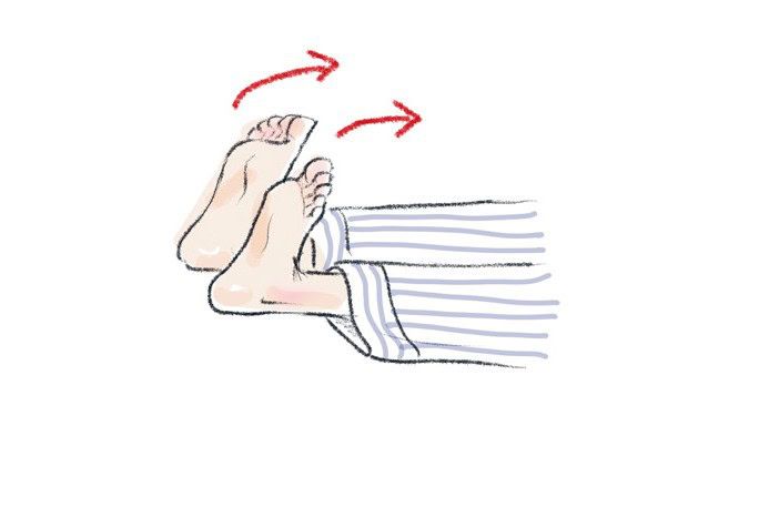 両足に力を入れ5秒キープ