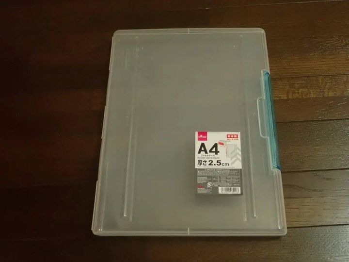 DAISO(ダイソー)：A4ファイルケース
