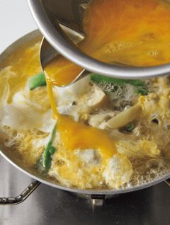 親子丼は「卵は2回に分ける」が大正解！たったこれだけで〈ふわとろ感〉が段違いに♡