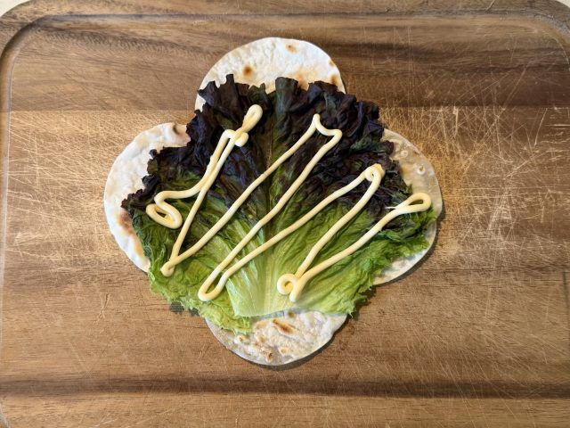 レタスをのせる