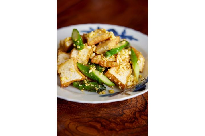 【ベジタリアン大国! 台湾の定番美味おかず】アスパラ香りがアクセント「厚揚げの塩卵炒め」