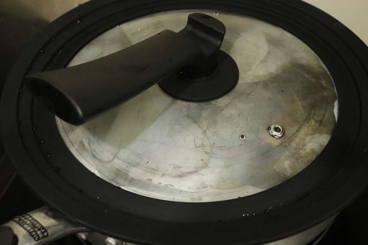 ダイソー 立たせるシリコーン鍋蓋 使用例