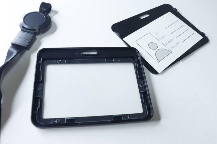ダイソーのIDケース（横型、リール付）セット方法